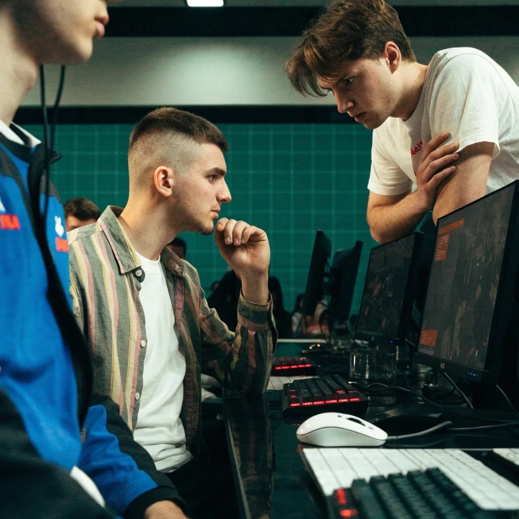 NAVI CS2 team working at the tournament table